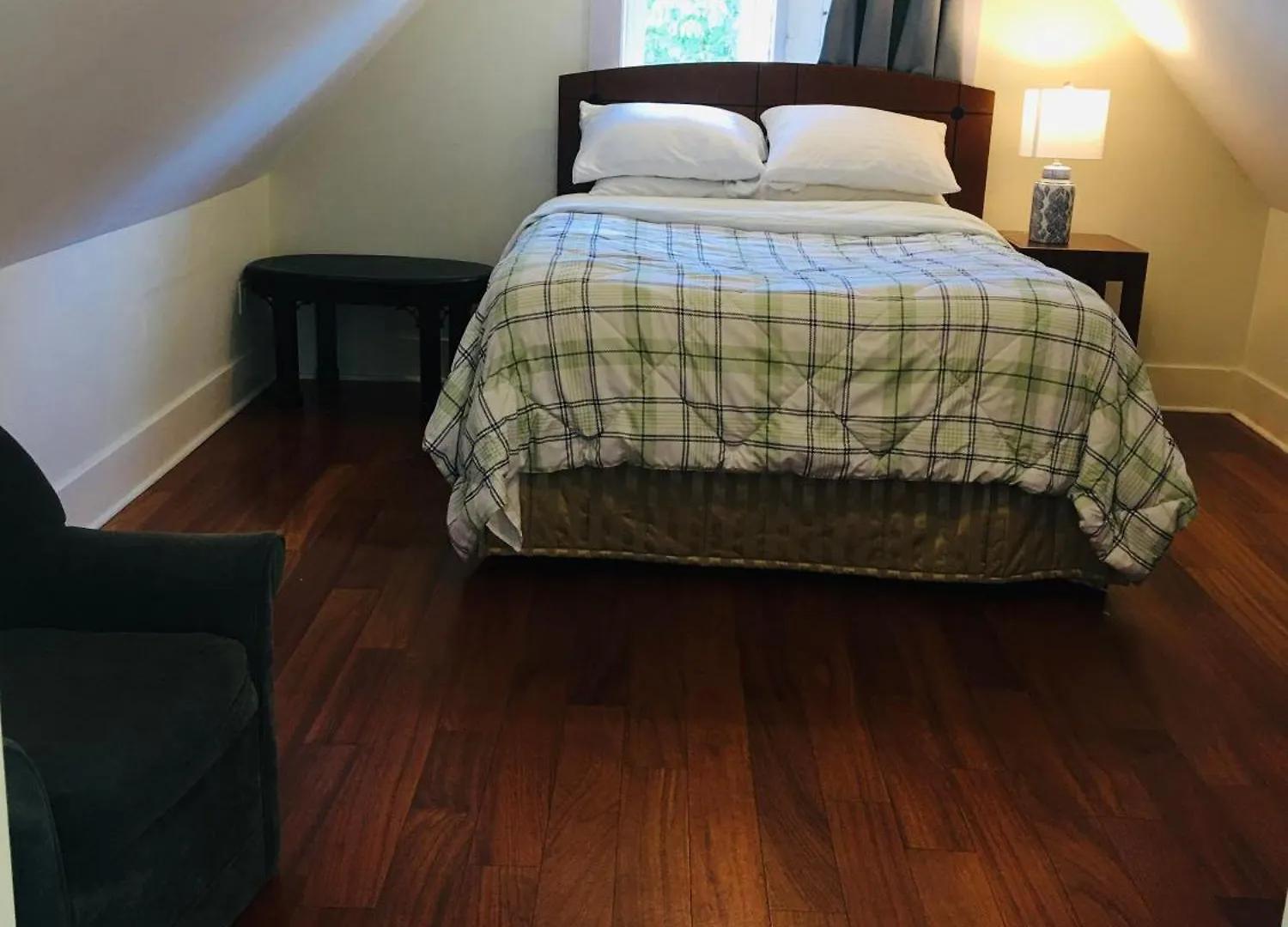 Linda Guesthouse Ванкувер