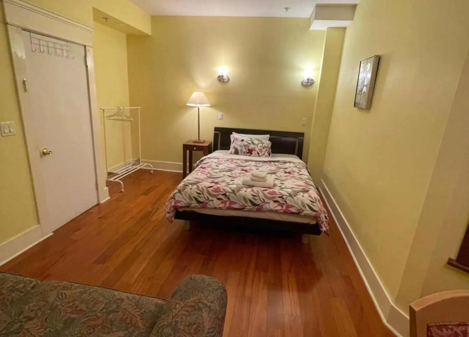 Linda Guesthouse Ванкувер Гостевой дом