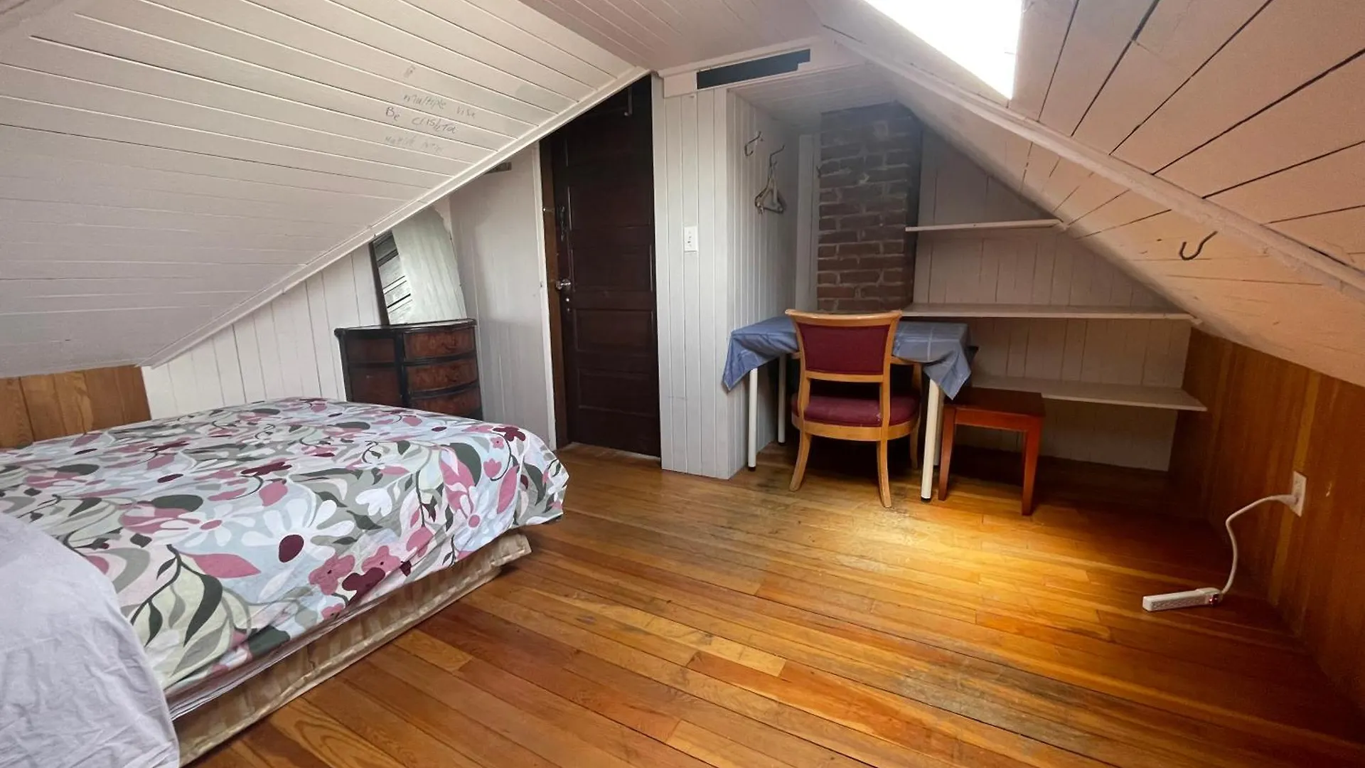 Linda Guesthouse Ванкувер Канада